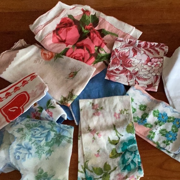 ⚜️ VINTAGE HANDKERCHIEFS - Picture 1 of 16